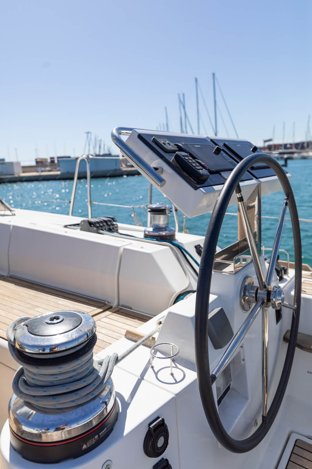 Alquiler de barco completamente equipado puerto de Valencia